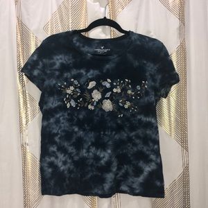AMERICAN EAGLE White and blue flower T-shirt